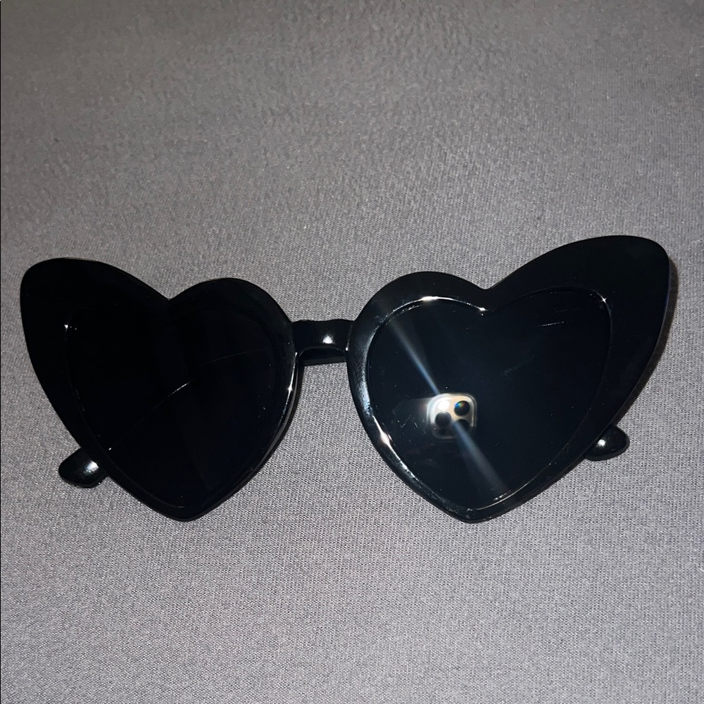 Amazon Heart-Shaped Sunglasses in Black